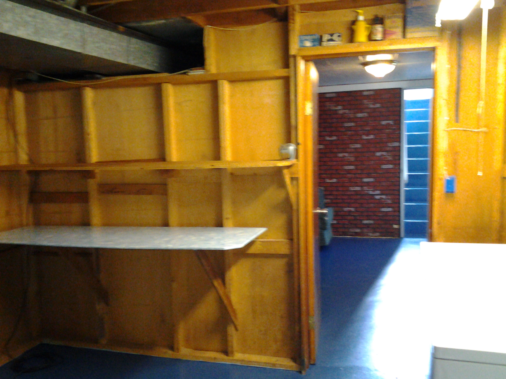 47 basement laundry folding area